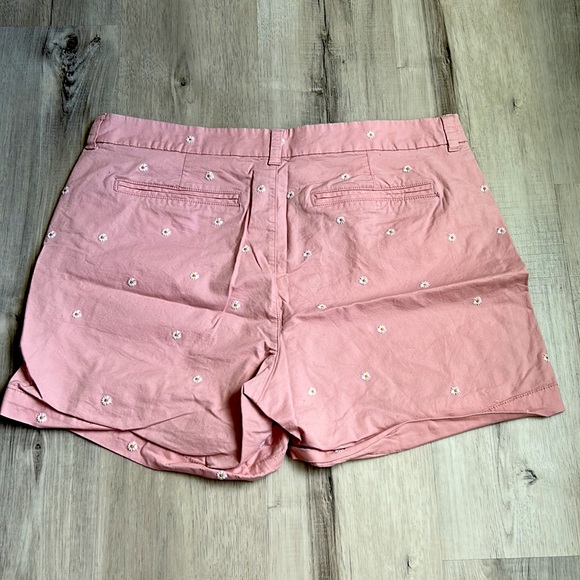 Size 16 Old Navy Everyday Short - Pink Daisy - Picture 2 of 3